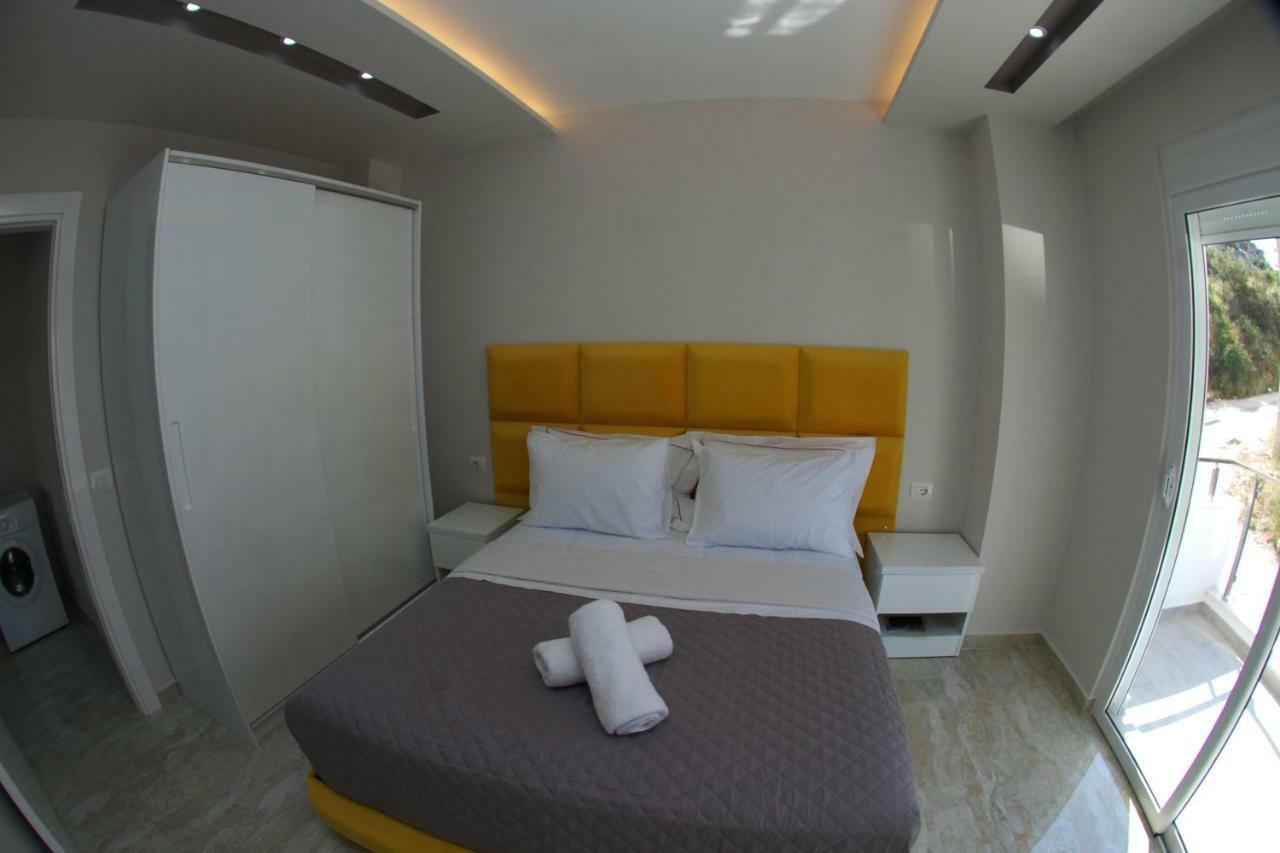 Oceanic Luxury Apartments Sarandë Exterior foto