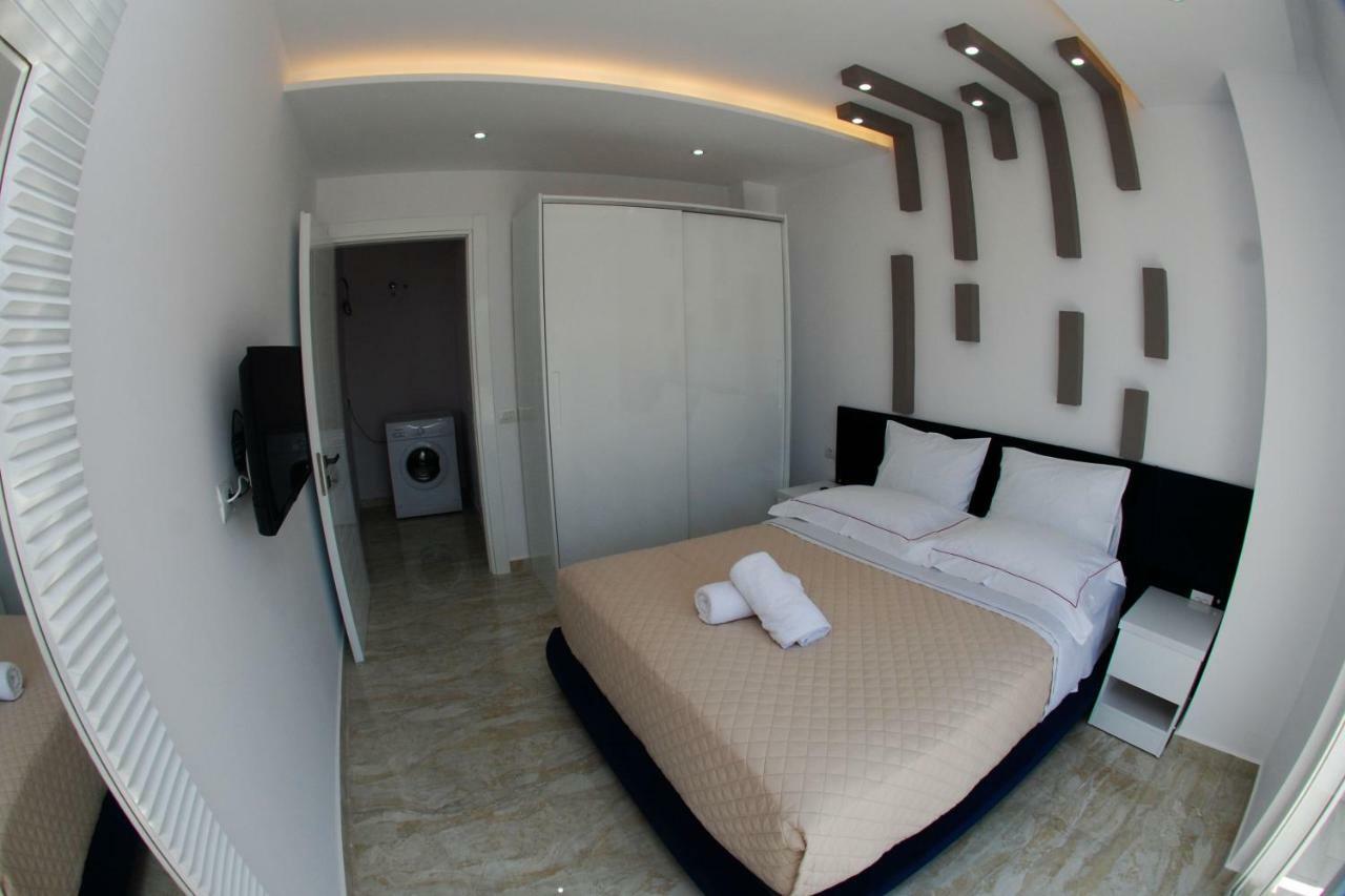 Oceanic Luxury Apartments Sarandë Exterior foto